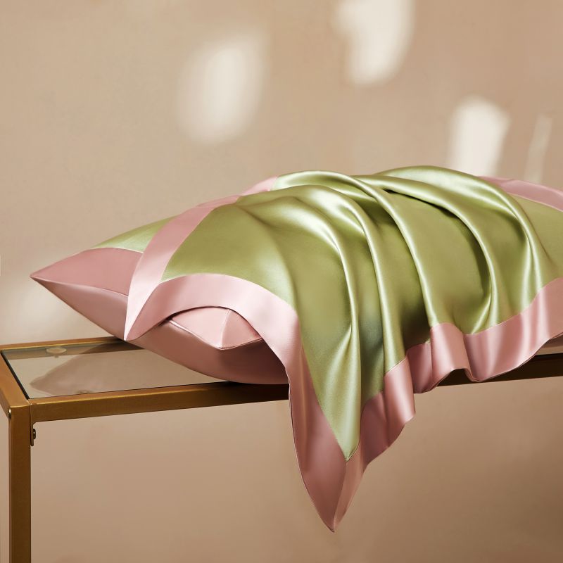 Luxury Skincare Gifts - 40 Momme Silk Pillowcase Front Silk
